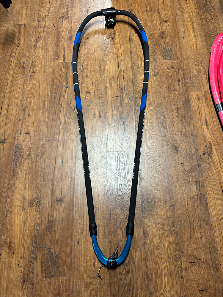 Chinook Pro-1 Alloy Windsurfing Boom 165-227cm - Blue/Black Chinook Pro-1 Alloy Windsurfing Boom 165-227cm - Blue/Black