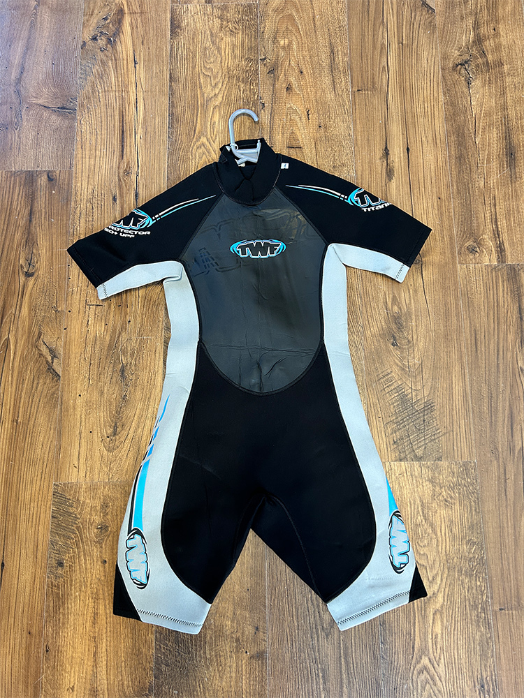 Second hand Wetsuit company shorty men’s small Second hand Wetsuit company shorty men’s small
