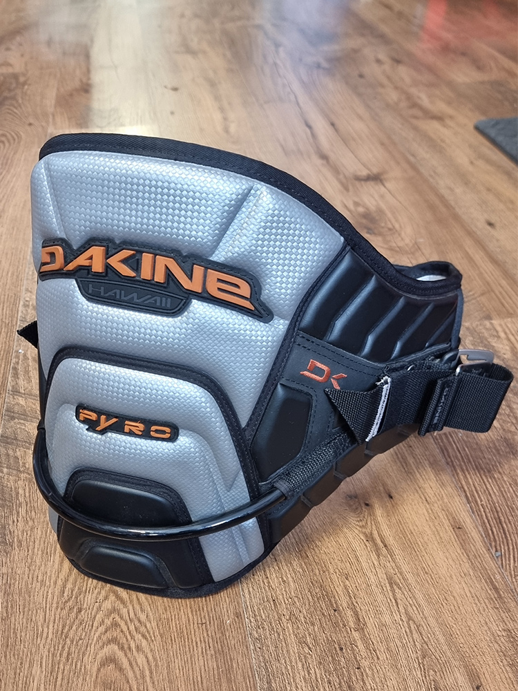 Dakine Pyro Kitesurfing Harness with spreader bar pad - Small Dakine Pyro Kitesurfing Harness with spreader bar pad - Small